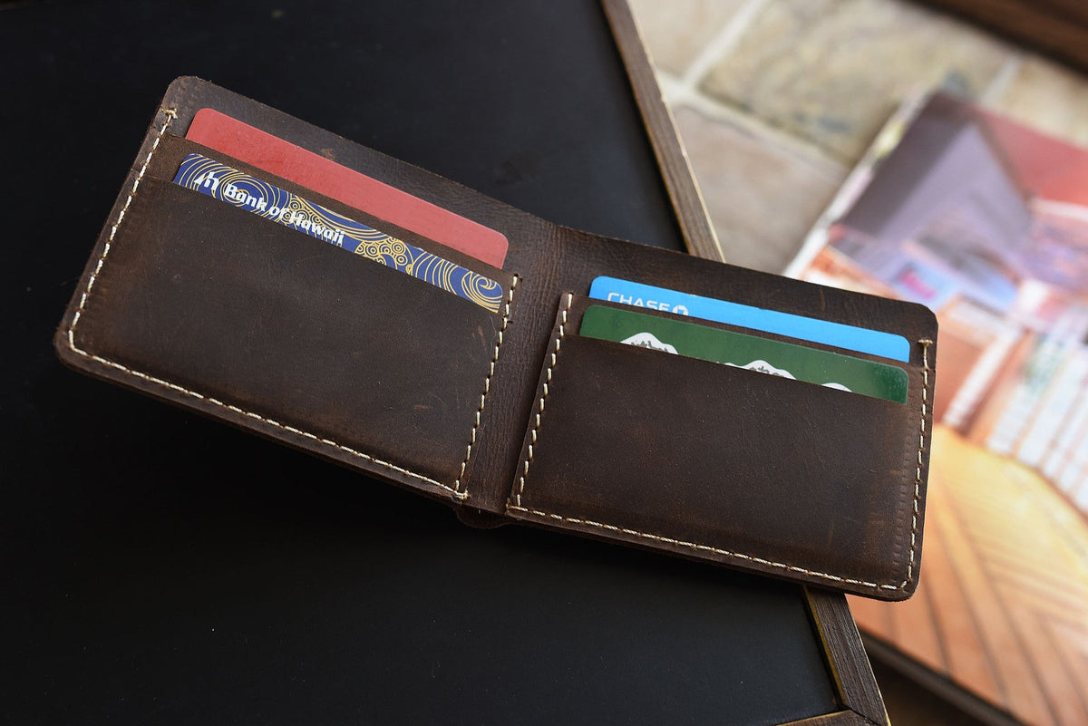 Straight Cut Bifold Leather Wallet