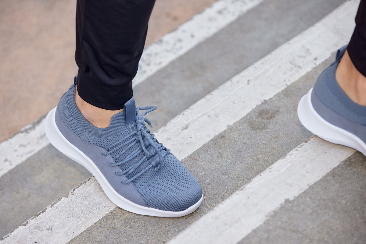 CALTO Q133 2.4-Inch Taller Light Slate Gray/White Sole Ultra-Lightweight Sneakers