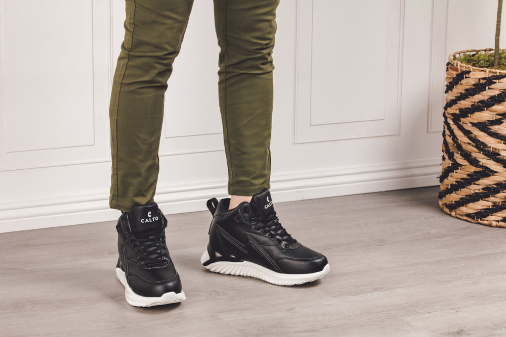 CALTO S3060 4-Inch Taller Black Lightweight Sneakers