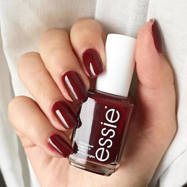 Essie 0424 Bordeaux Nail Polish