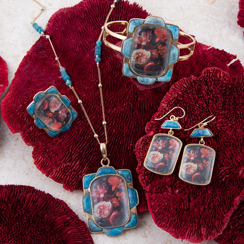 Scenic Red Floral Blue Apatite Golden Pendant Necklace