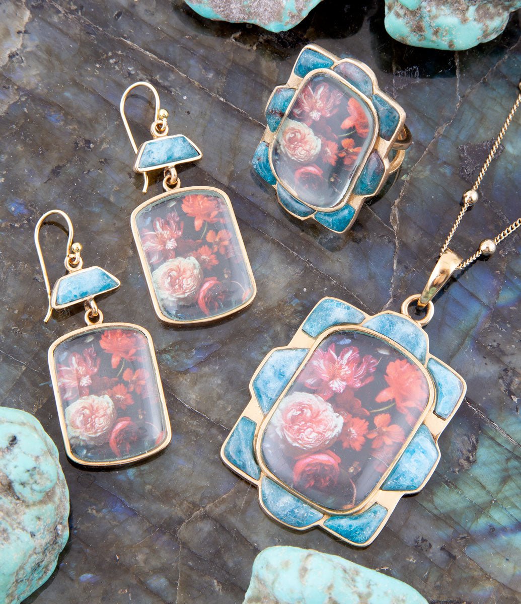 Scenic Red Floral Blue Apatite Golden Pendant Necklace