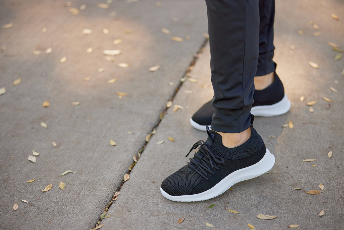 CALTO Q132 2.4-Inch Taller Black/White Sole Ultra-Lightweight Sneakers