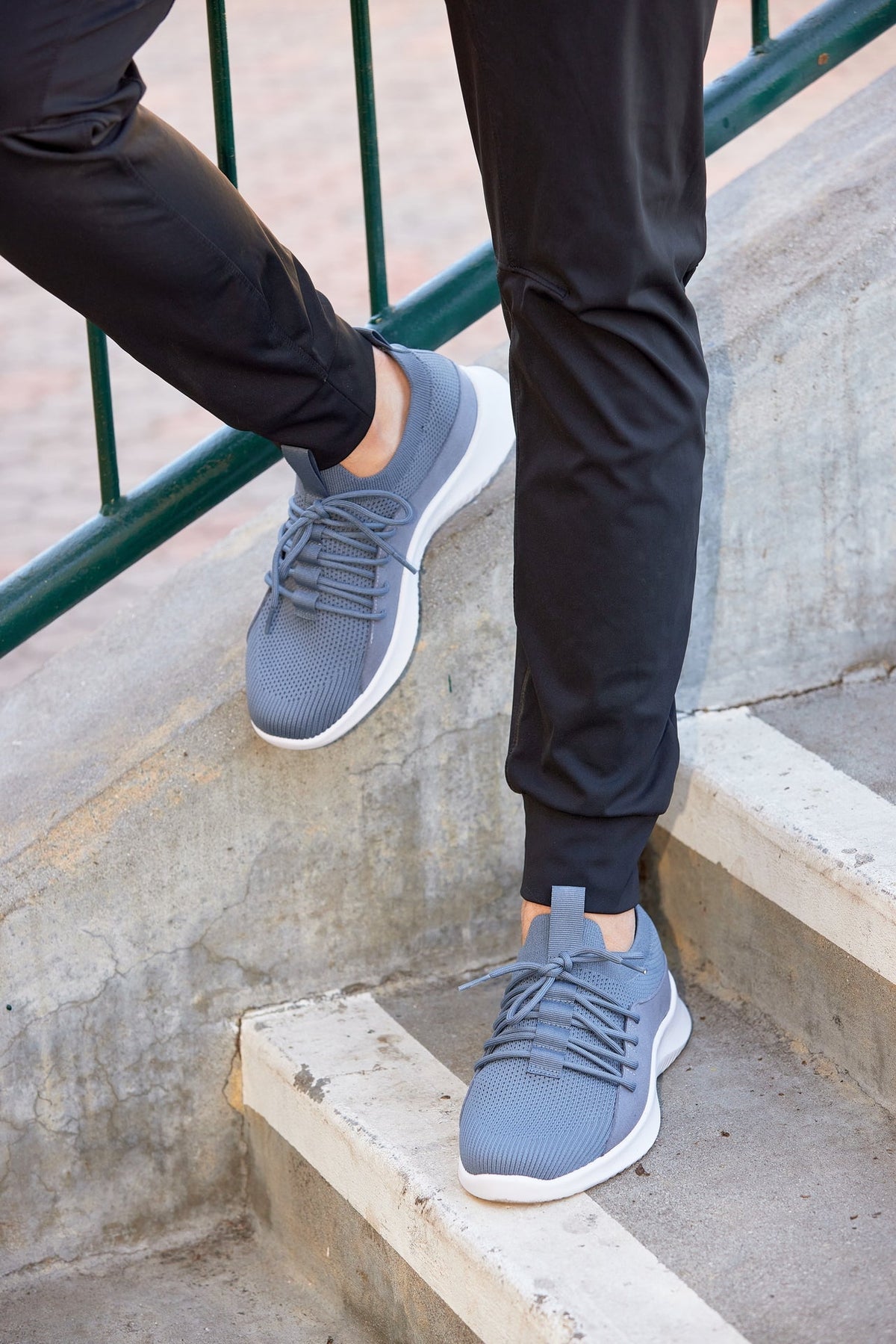 CALTO Q133 2.4-Inch Taller Light Slate Gray/White Sole Ultra-Lightweight Sneakers