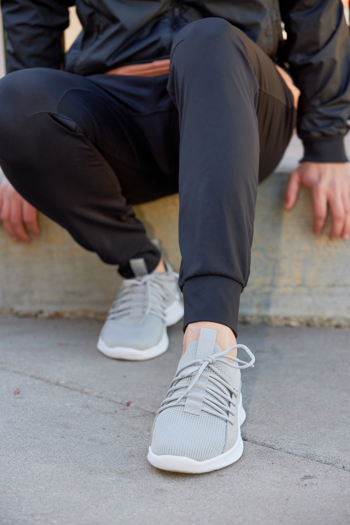 CALTO Q134 2.4-Inch Taller Light Gray/White Sole Ultra-Lightweight Sneakers