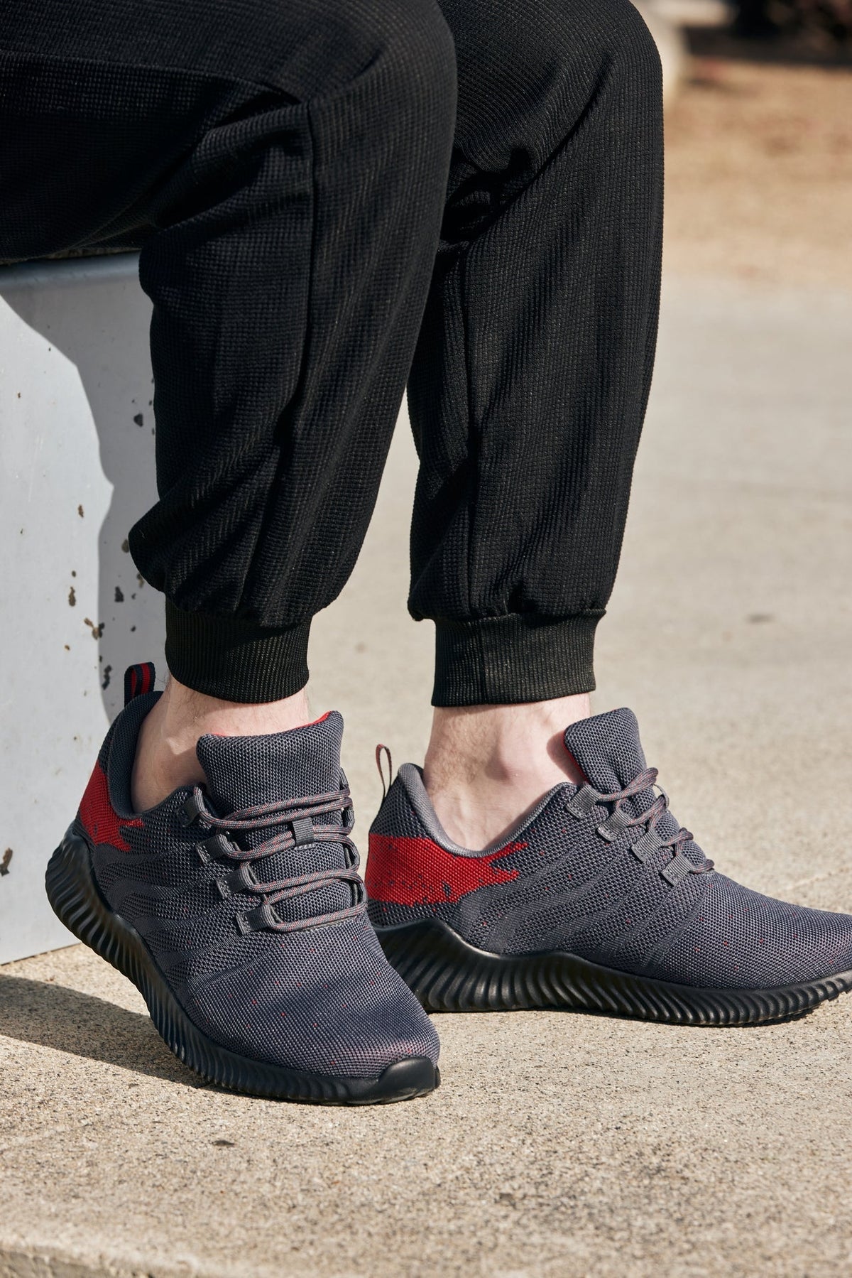CALTO Q218 2.4-Inch Taller Grey/Red Ultra-Lightweight Sneakers