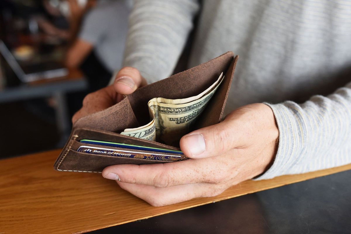 Straight Cut Bifold Leather Wallet
