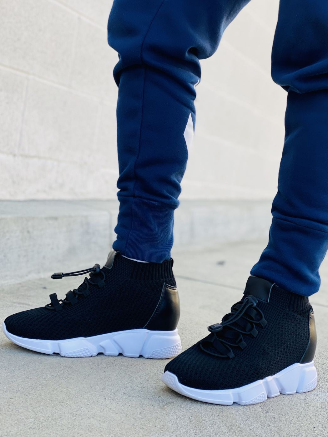 CALTO H1721 3.2-Inch Taller Black Ultra-Lightweight Sneakers